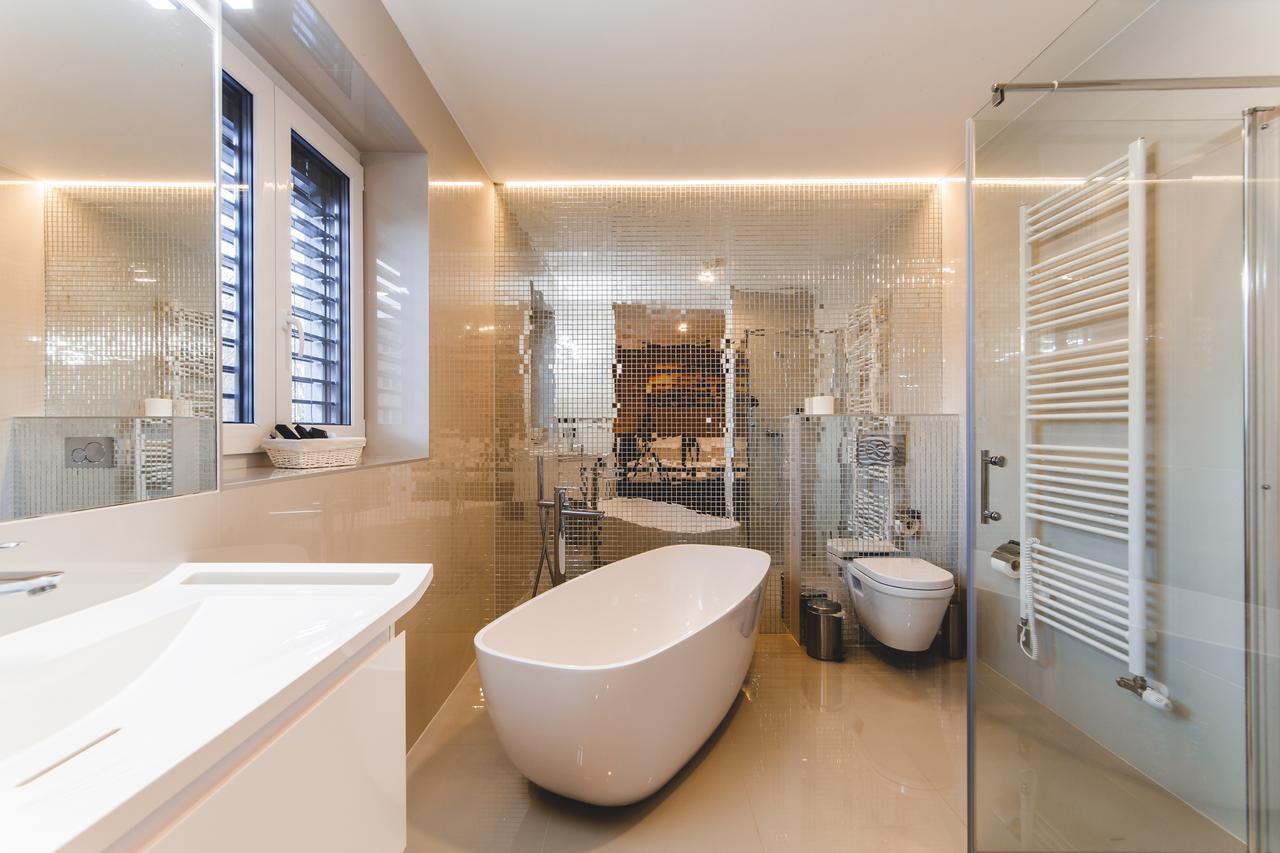 Silesia Residence Ostrava Exteriör bild Bathroom