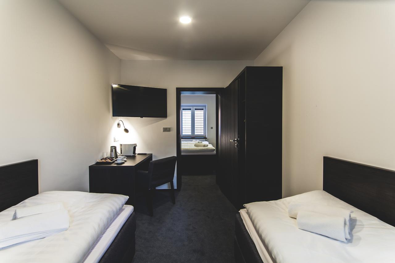 Silesia Residence Ostrava Exteriör bild A room at the hotel